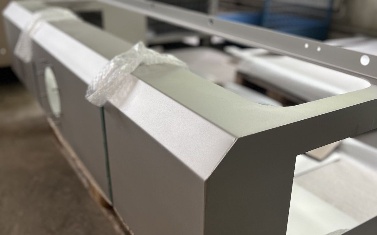 Mit Glasperlen gestrahlte Bauteile
